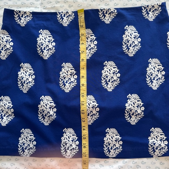 Vineyard Vines Women’s Blue and White Patterned Skirt - Picture 3 of 6